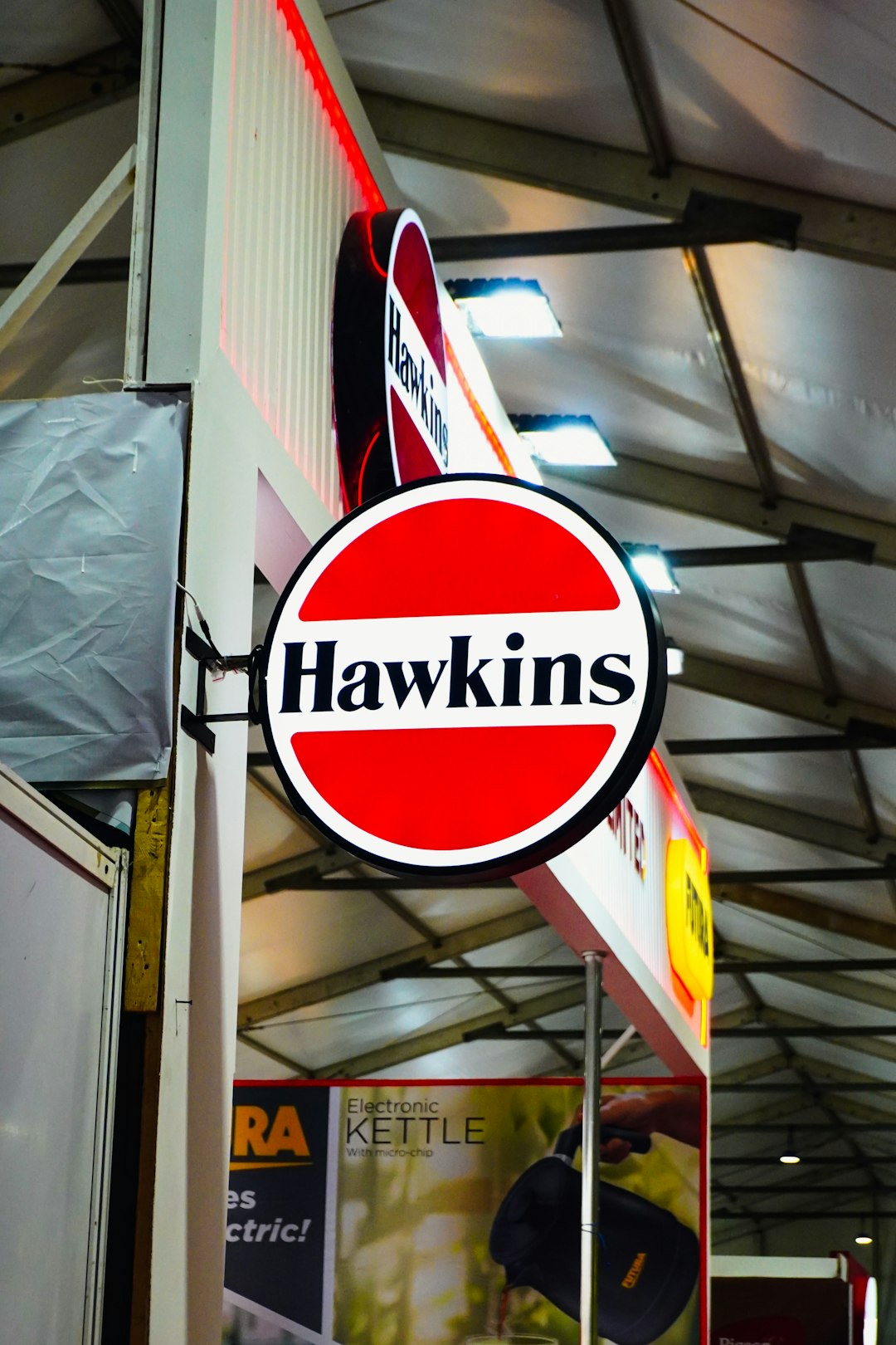 hawkins-brand-logo-sign-with-red-and-white-circles-vbwctharrdu